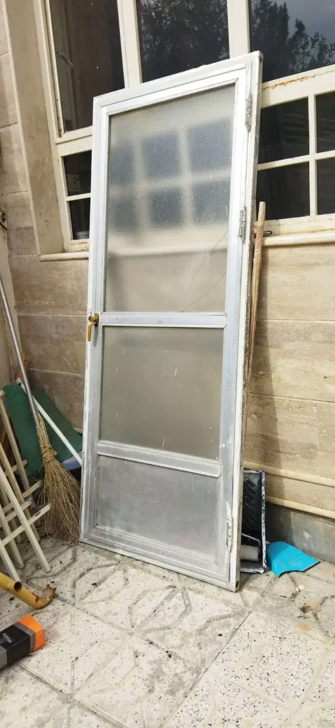 درب آلومینیومی قدیمی قرص ومحکم|حراج|بجنورد, |دیوار