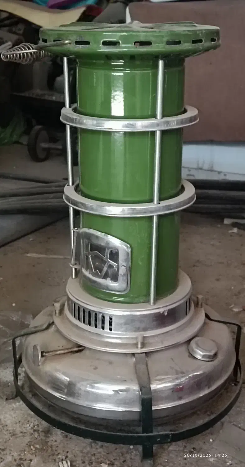 بخاری نفتی عتیقه مارک عای نسب تبریز|بخاری، هیتر، شومینه|بانه, |دیوار