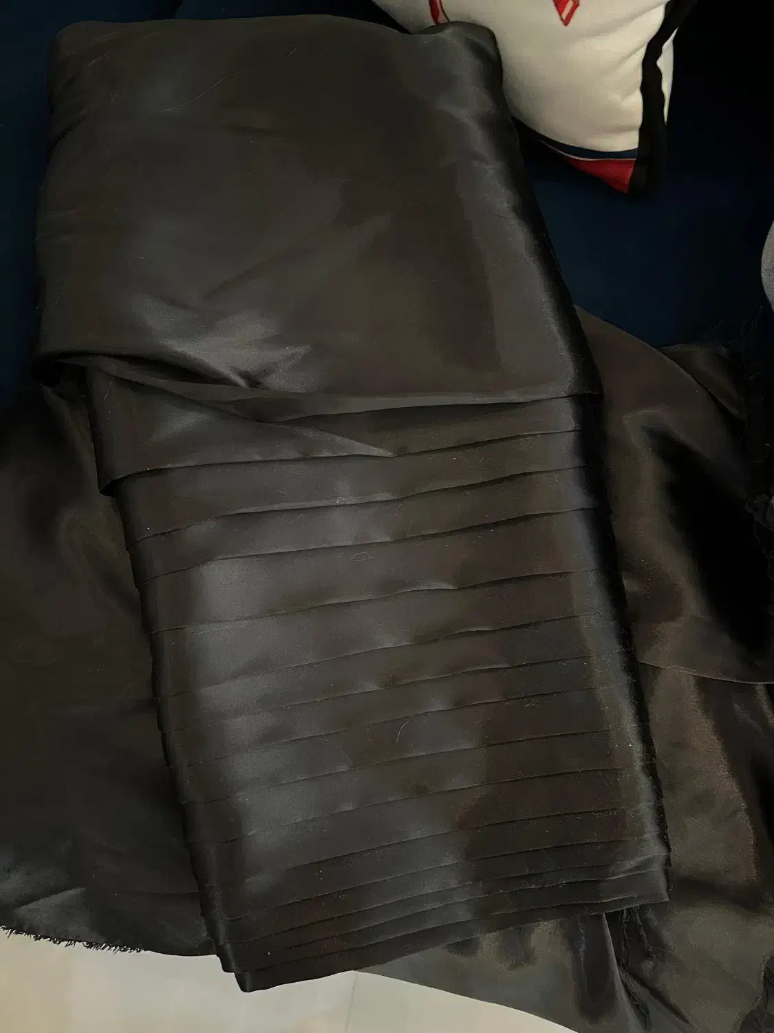 پارچه ساتن مشکی و شامپاینی قواره دار فروشی|لوازم خیاطی و بافتنی|تهران, دربند|دیوار