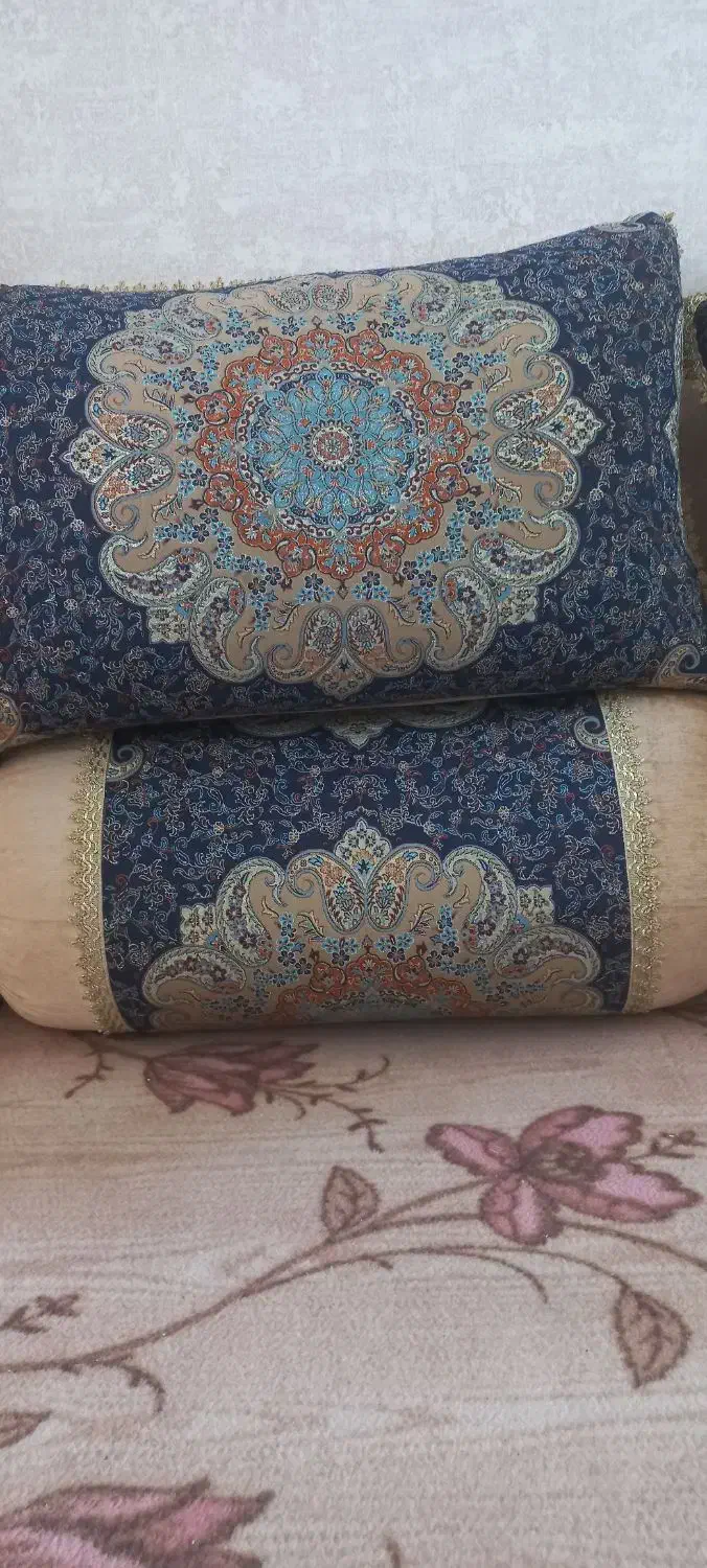 شاهنشین|پشتی|کاشان, قطب راوندی|دیوار