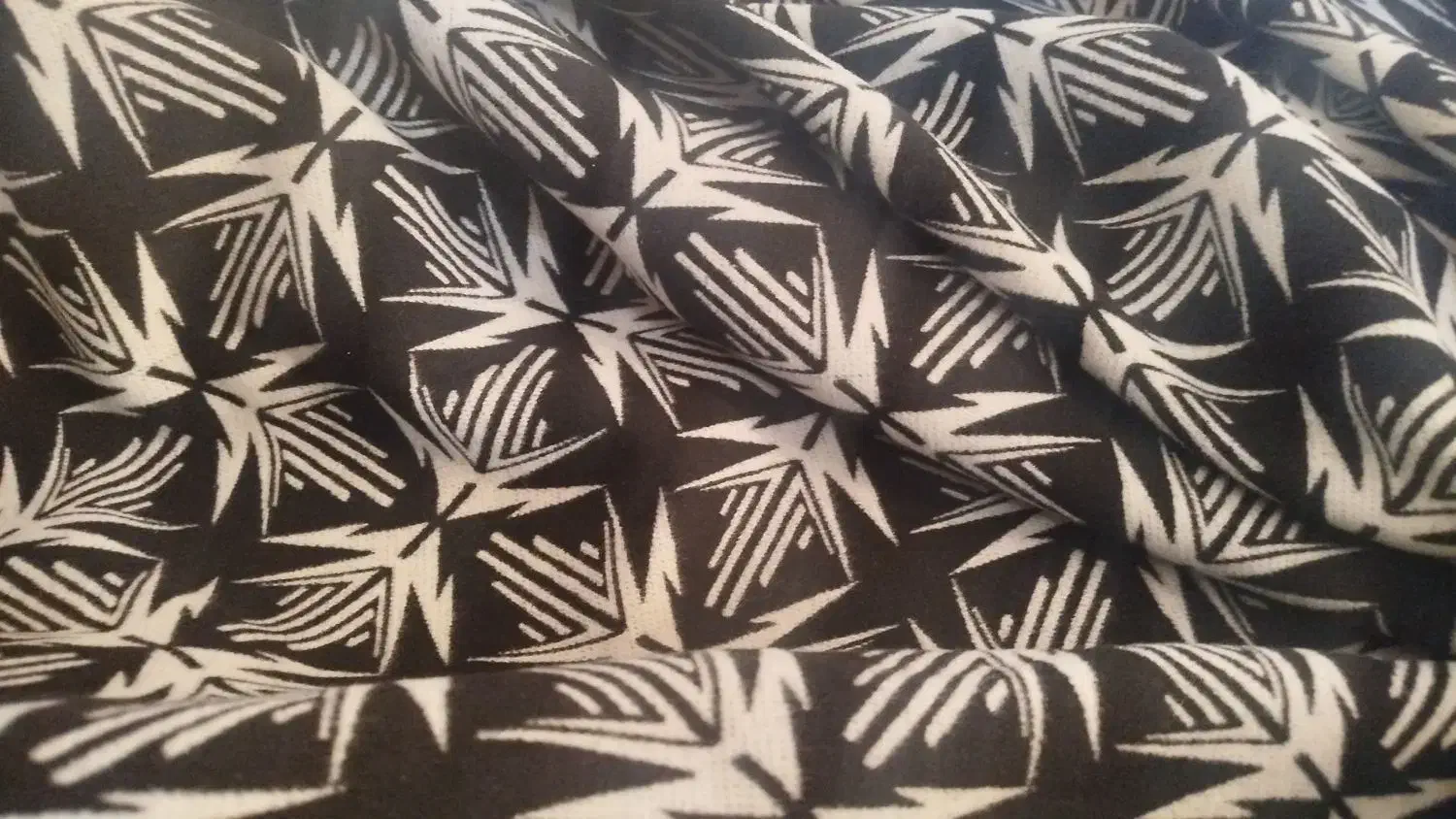 پارچه پالتویی|لباس|شیراز, صاحب الزمان|دیوار