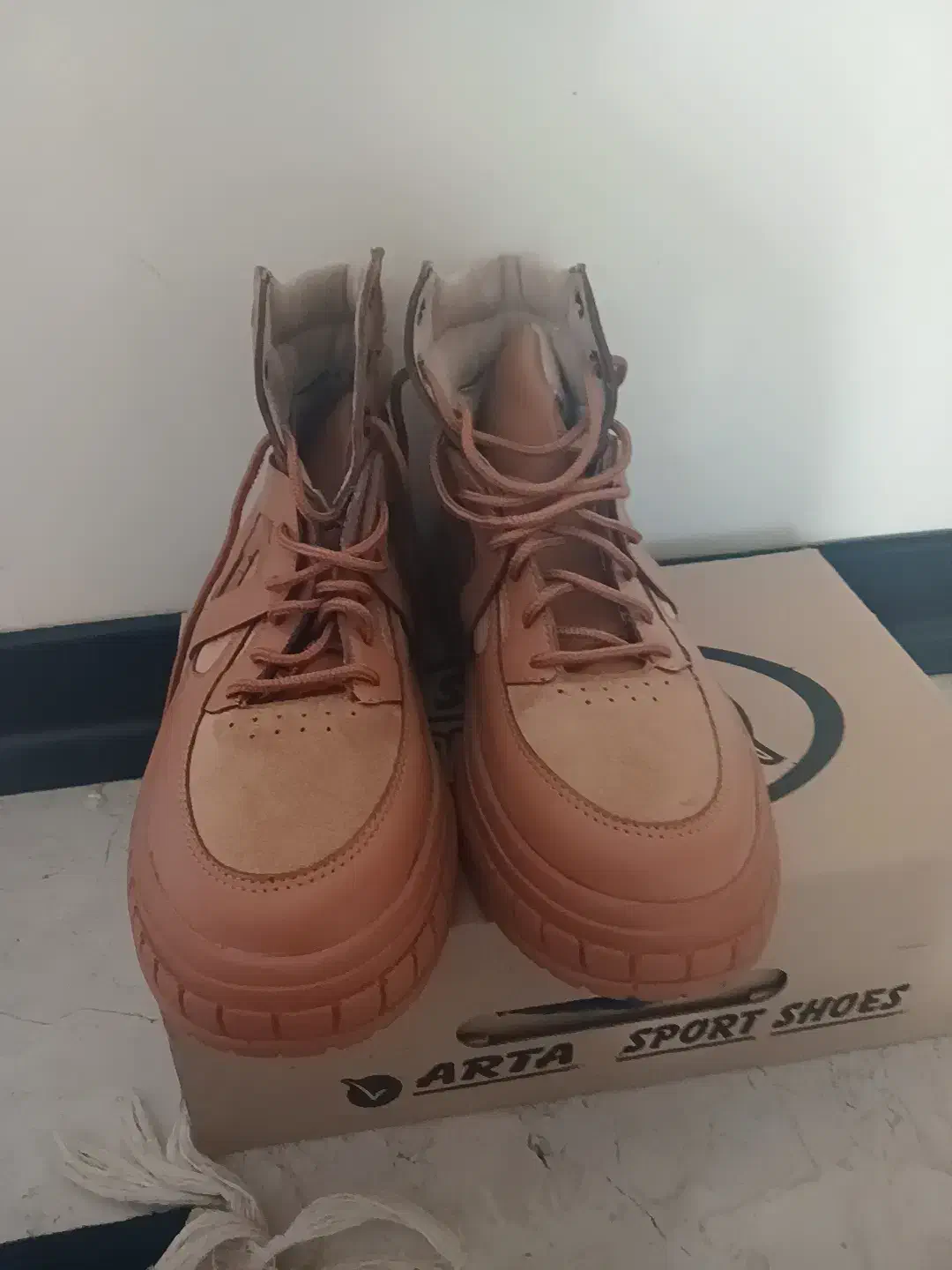 بوت|کیف، کفش، کمربند|شهرکرد, |دیوار