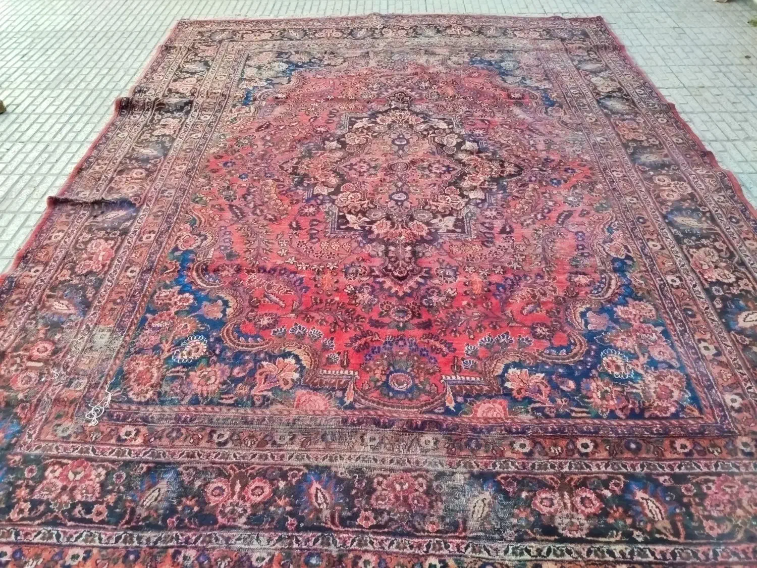 فرش دستباف قدیمی مناسب باغ یا حالا هرجا|فرش|شاهرود, |دیوار