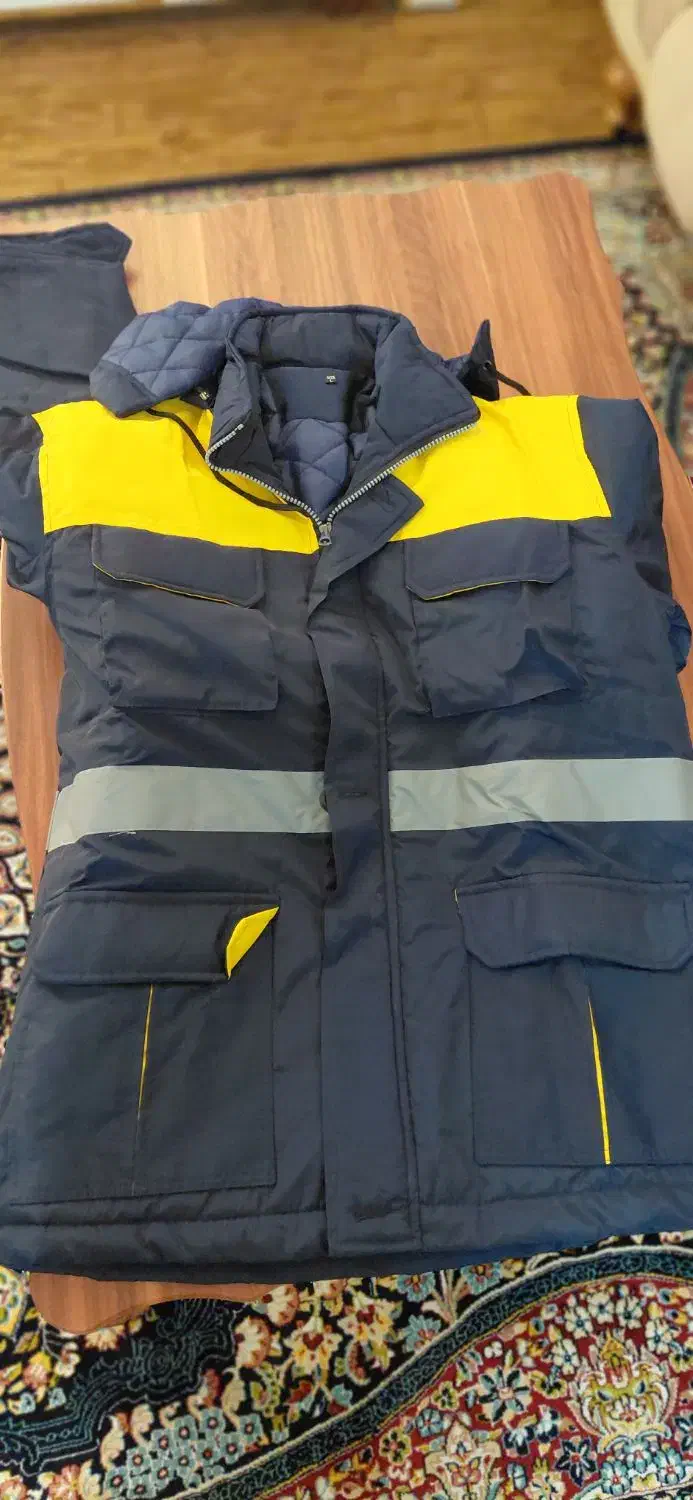 بادگیر وپوتین کار|لباس|هشتگرد, شهرک بعثت|دیوار