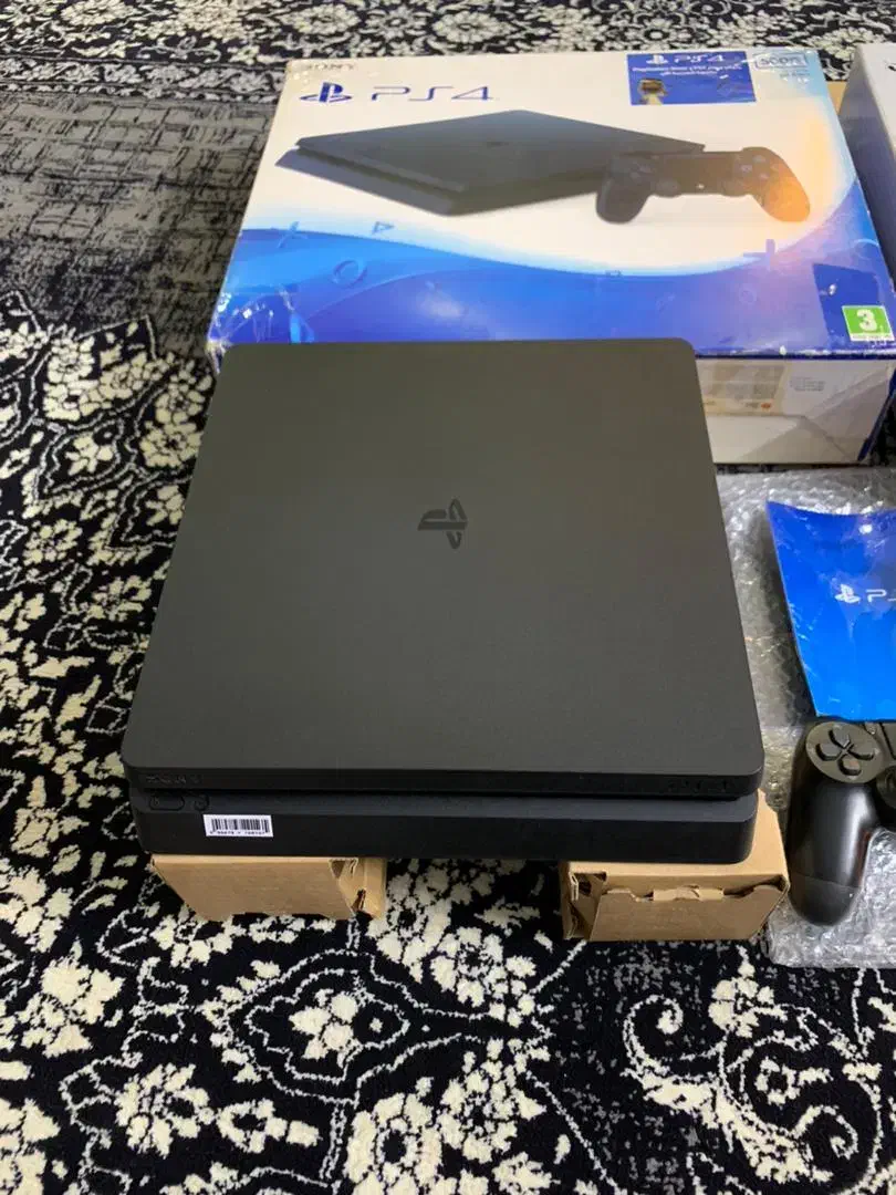 ps4slim (جفت دسته اصلی ) درحد اکبند کم‌کارکرد|کنسول، بازی ویدئویی و آنلاین|پرند, فاز ۴|دیوار