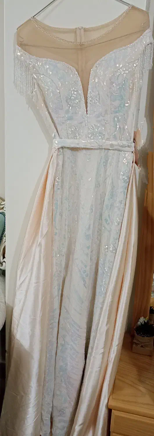 لباس مجلسی دنباله دار به فروش میرسد..|لباس|فردوسیه, |دیوار