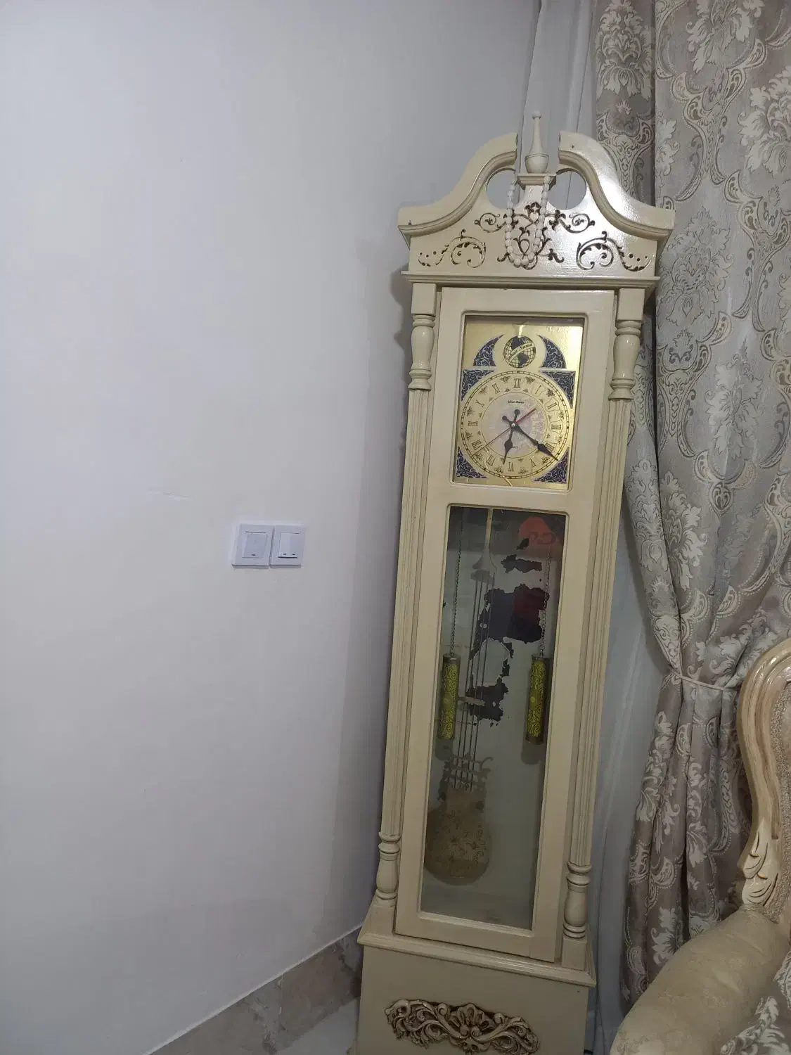 گنجه و ساعت|بوفه، ویترین، کنسول|تربت‌حیدریه, بیمارستان رازی|دیوار