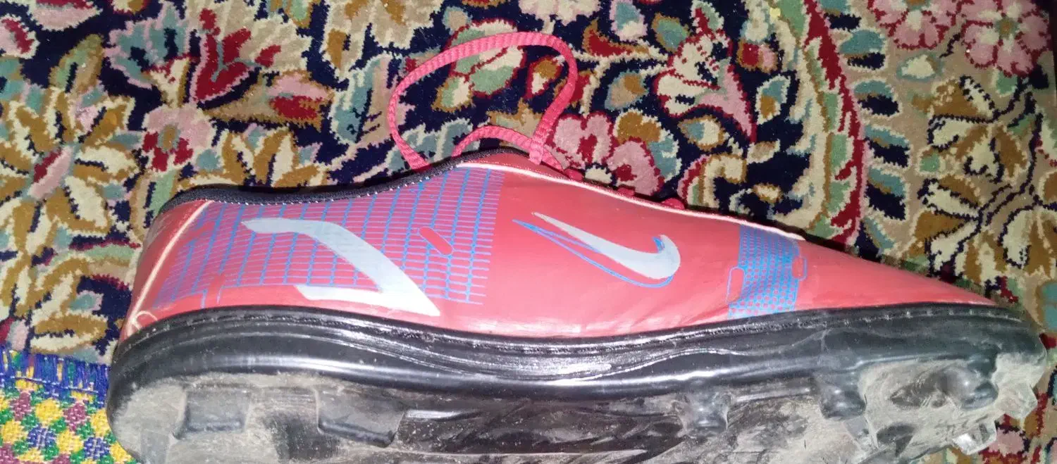 کفش چمن|ورزش‌های توپی|کرمان, |دیوار