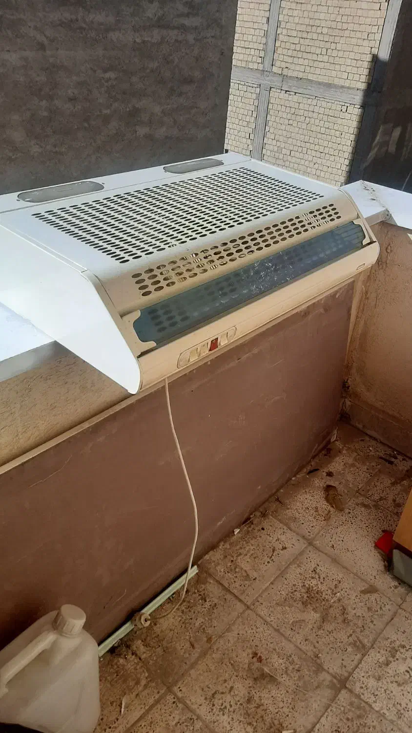 هود آشپزخونه و یک عدد موکت|هود|تبریز, |دیوار