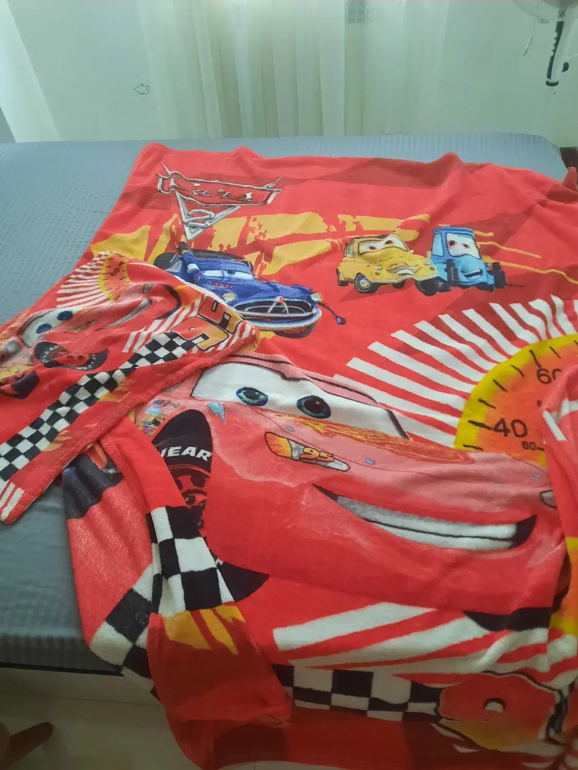 پتوی ماشین مکویین با رو بالشی سالم|رختخواب، بالش، پتو|رشت, دیانتی|دیوار