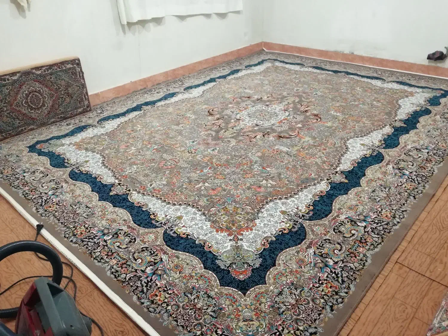 فرش 700 شانه ی 10 رنگ گردویی اصل|فرش|سردشت, |دیوار