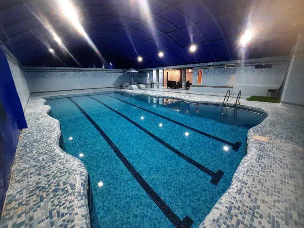 باغ استخر اب گرم جکوزی ۵خوابه (دارای مجوز گردشگری)|اجارهٔ کوتاهمدت ویلا و باغ|همایجان, |دیوار