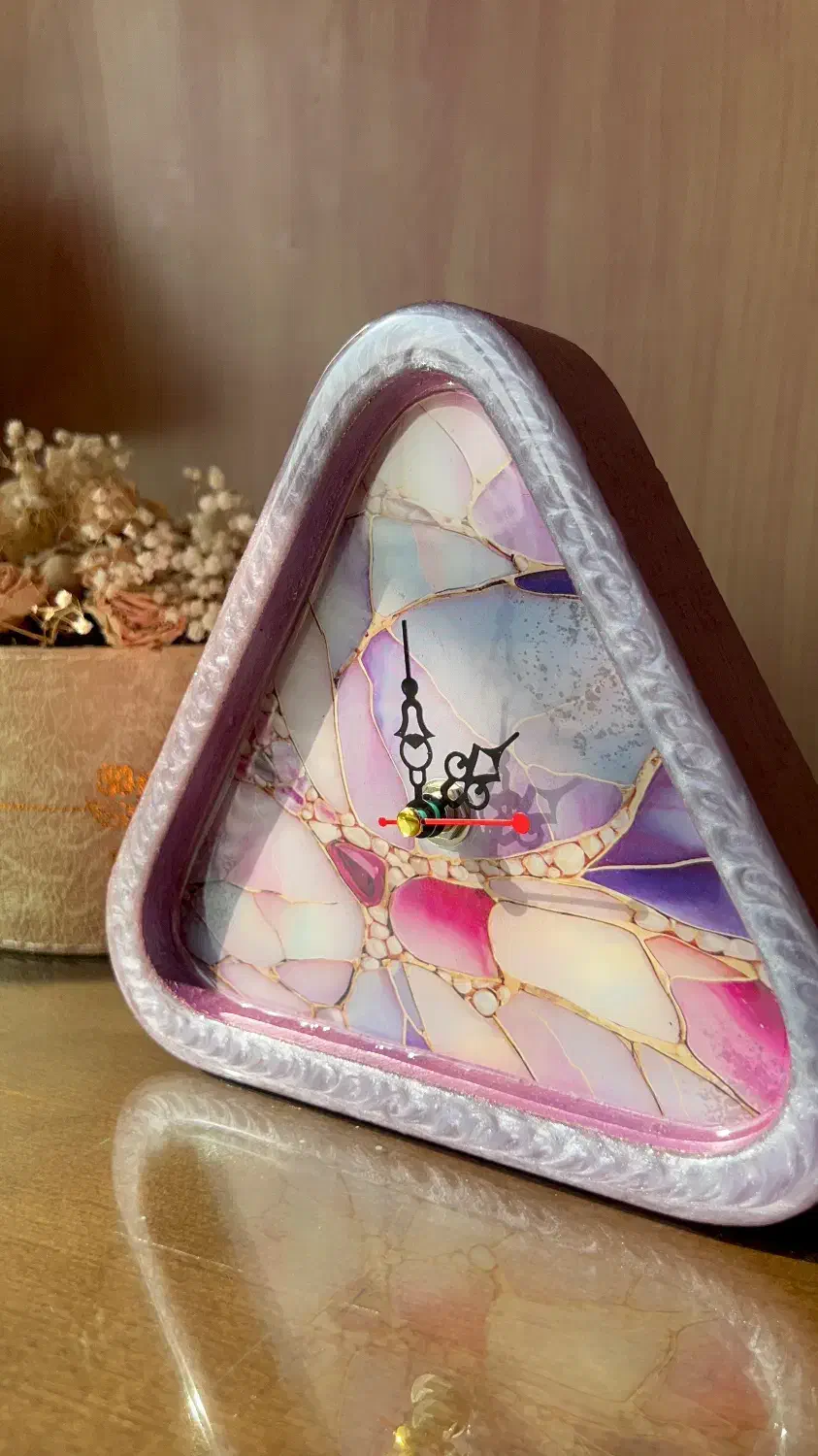 ساعت رزینی مثلثی بنفش|ساعت دیواری و تزئینی|تهران, اکباتان|دیوار