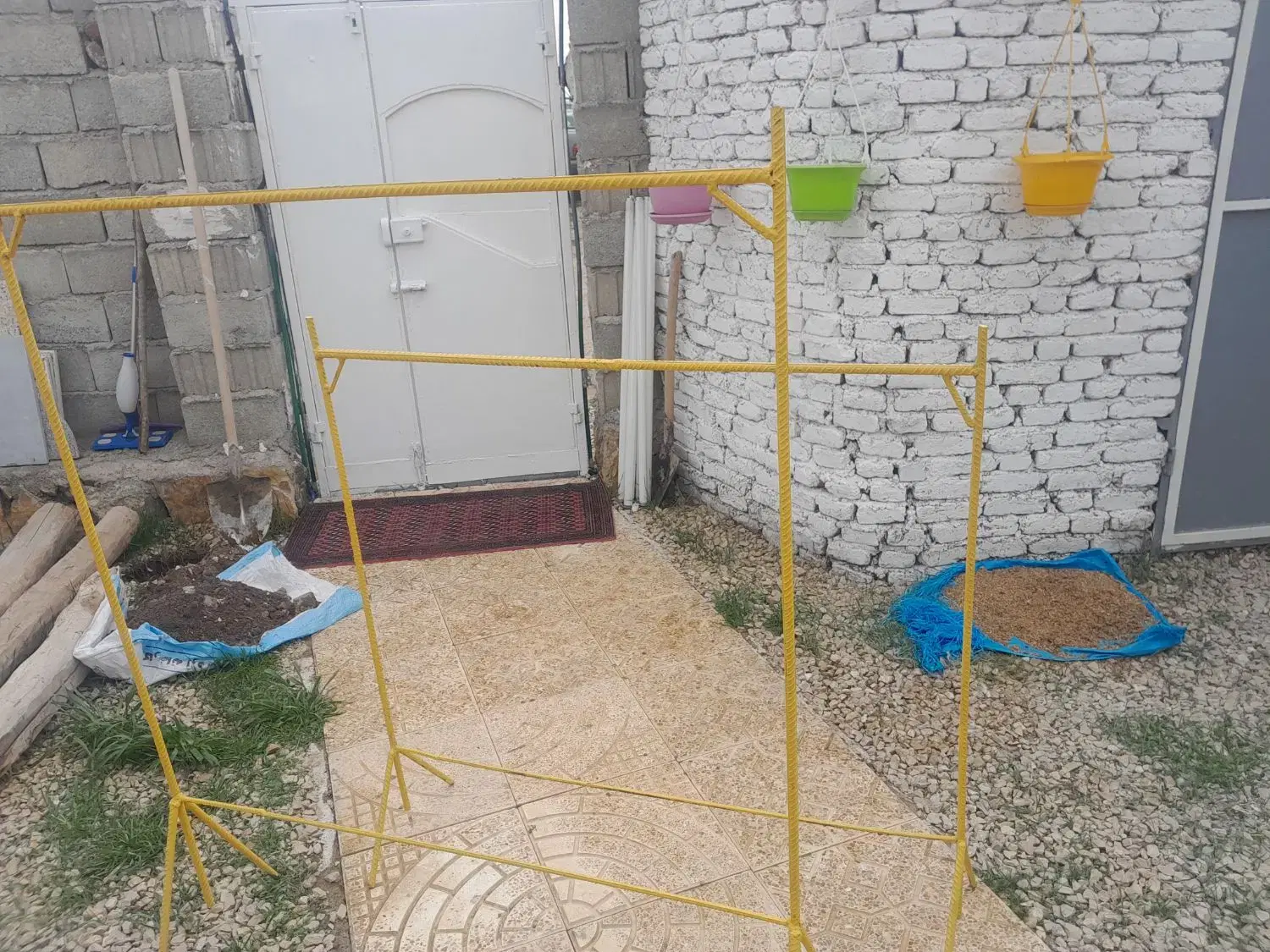 رگال|بندرخت و رخت‌آویز|نمین, |دیوار