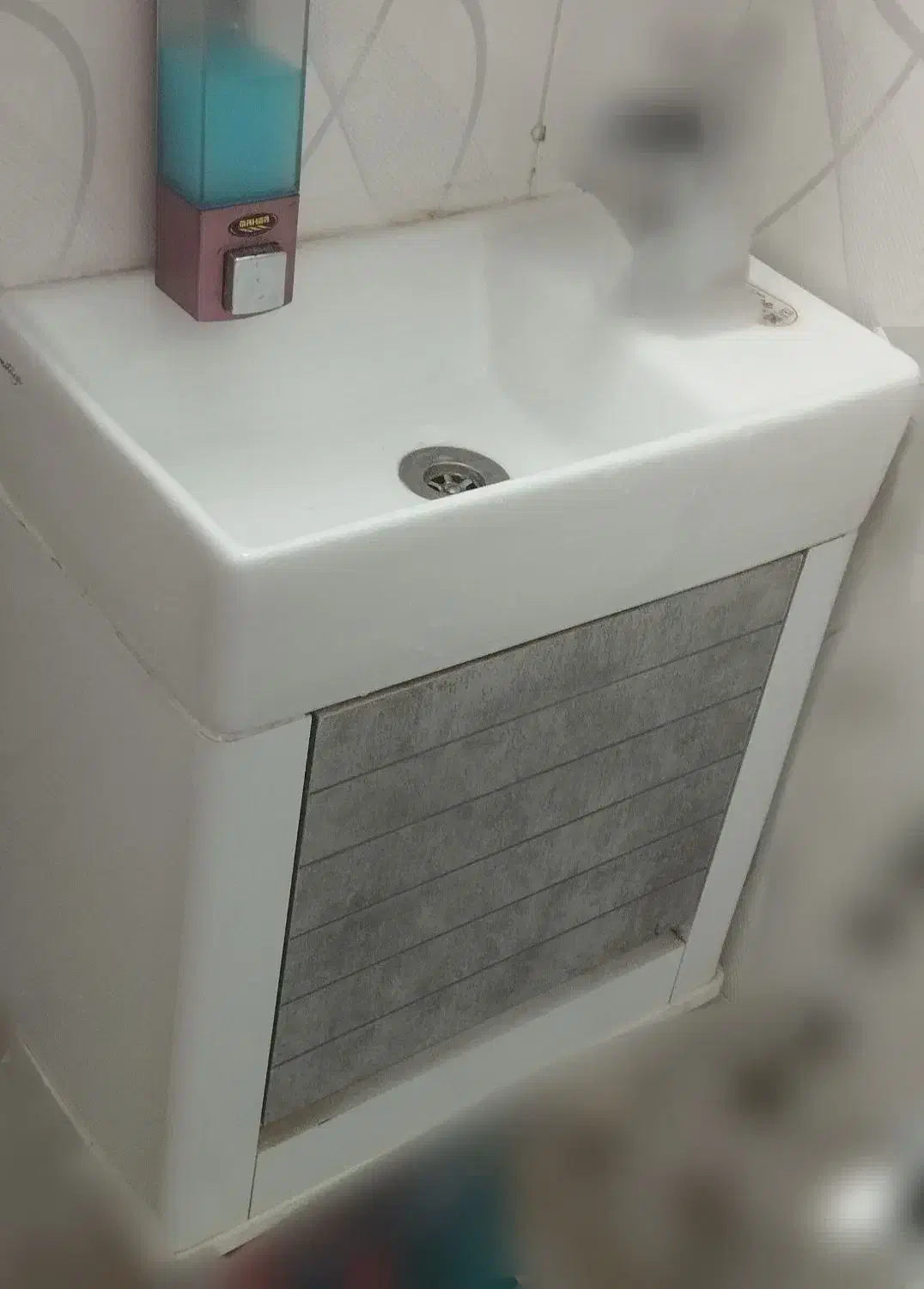 آیینه،باکس و روشویی دستشویی|لوازم سرویس بهداشتی|قزوین, |دیوار