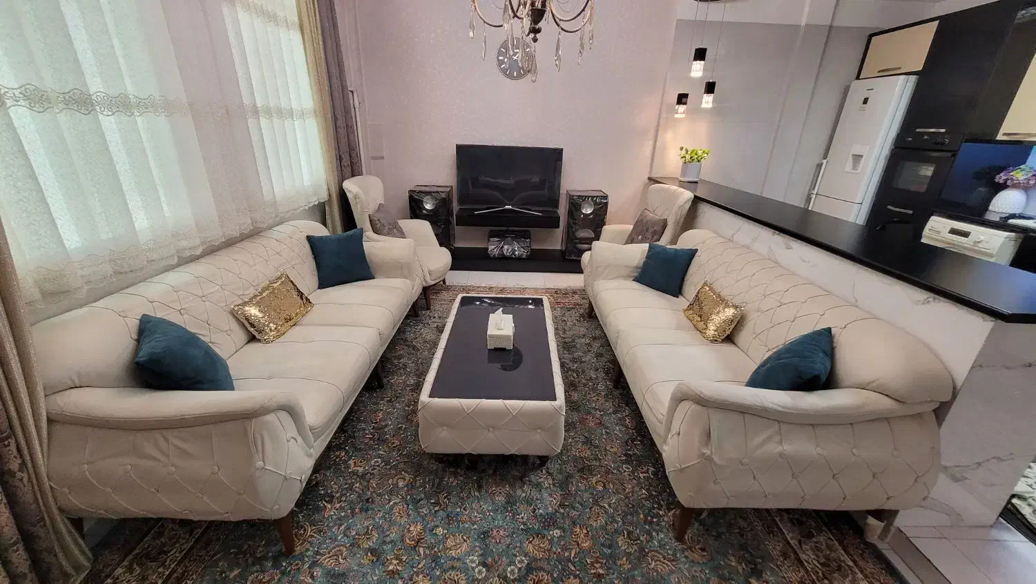 مبل راحتی ۸ نفره همراه یک پاف (جلومبلی)|مبلمان خانگی و میز عسلی|اسلامشهر, مطهری|دیوار