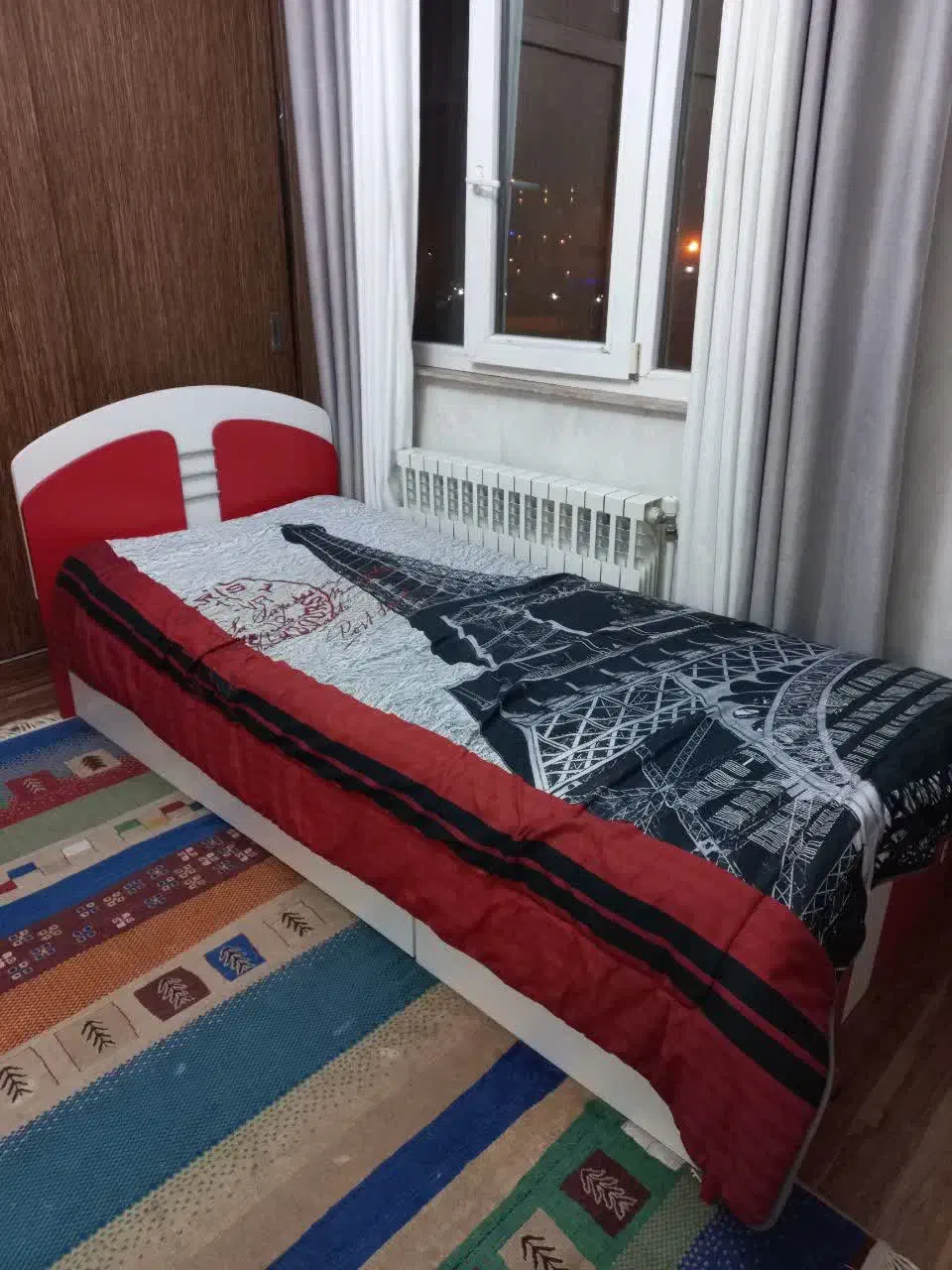 تخت جوان و کودک همراه با کتابخانه پاتختی|تخت و سرویس خواب|رشت, آزادگان|دیوار