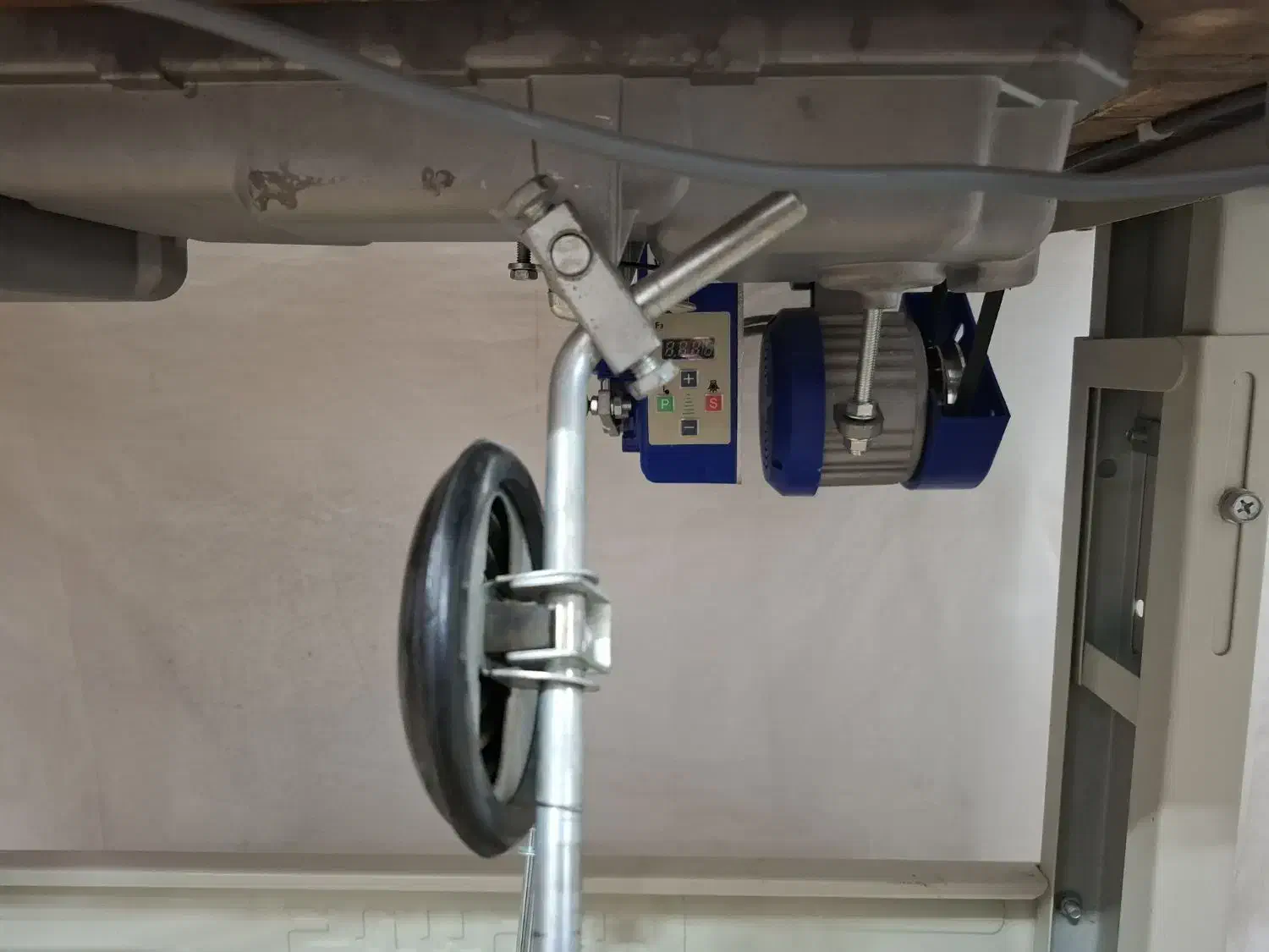 چرخ راسته دوز صنعتی|چرخ خیاطی و ریسندگی|گناباد, |دیوار