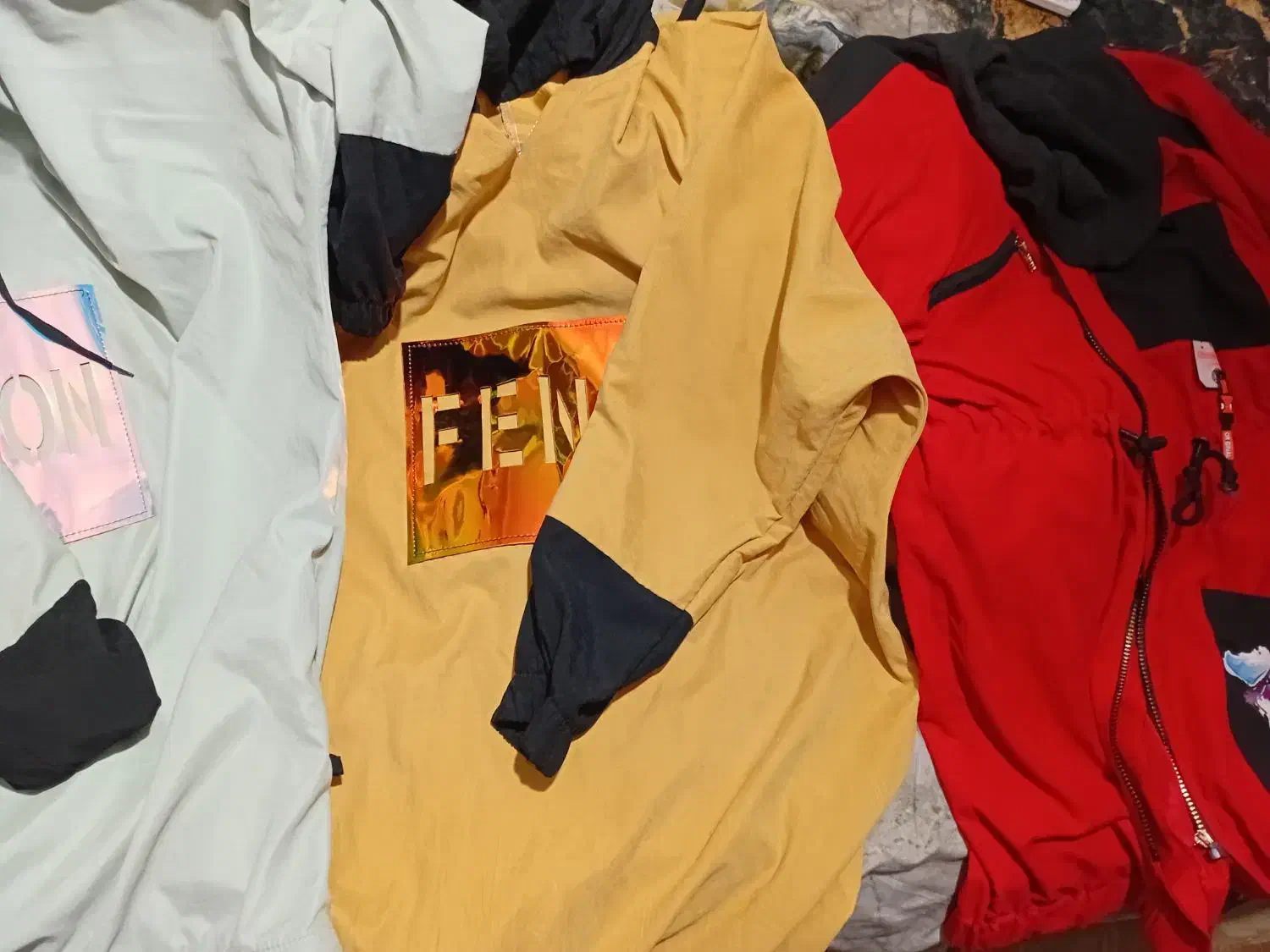 هودی|لباس|آمل, |دیوار