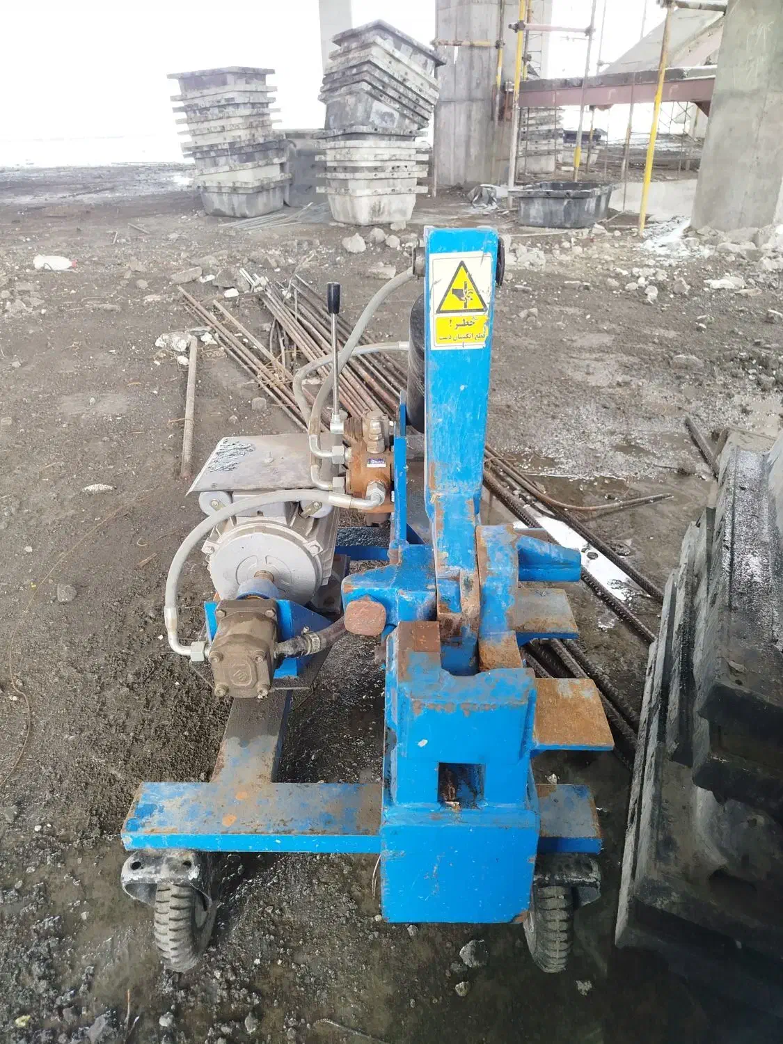 دستگاه خم و برش میلگرد- تک فاز|ماشین‌آلات صنعتی|مشهد, کارمندان دوم|دیوار