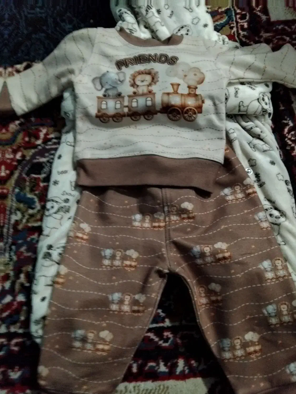 لباس|کفش و لباس بچه|نیشابور, دربقاضی|دیوار