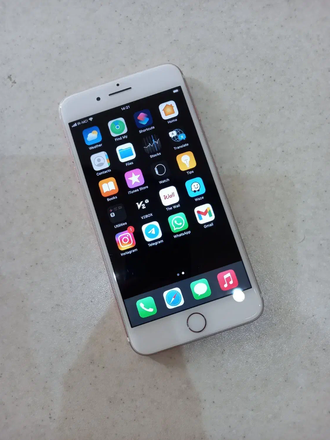 Apple Iphone 7 plus ( موبایل آیفون ۷ پلاس )|موبایل|نور, |دیوار