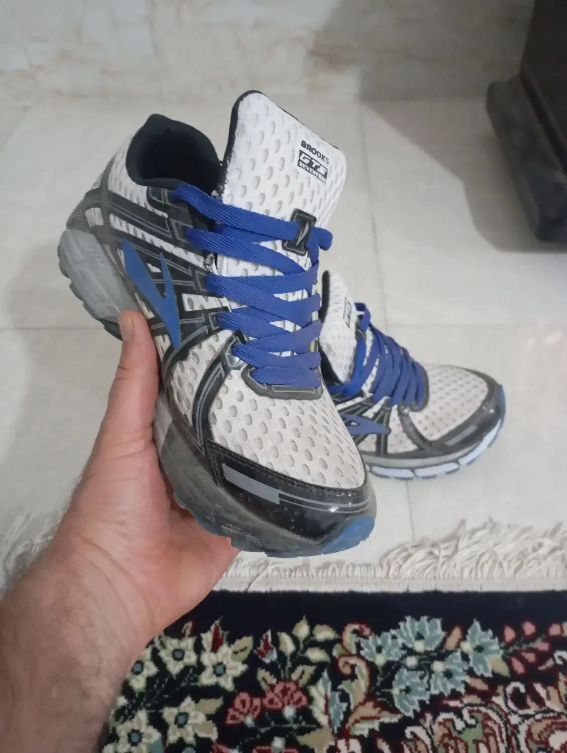 دو جفت کفش|کیف، کفش، کمربند|شیراز, گویم|دیوار