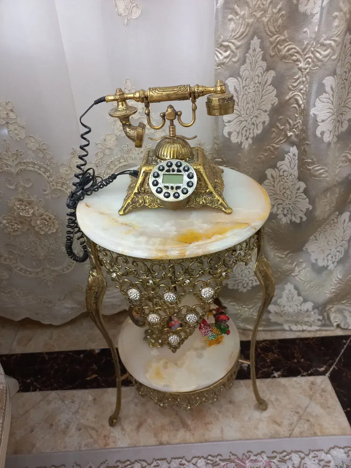 میز برنز  و تلفن برنزی سالم و نو|میز تلفن|قم, بنیاد|دیوار