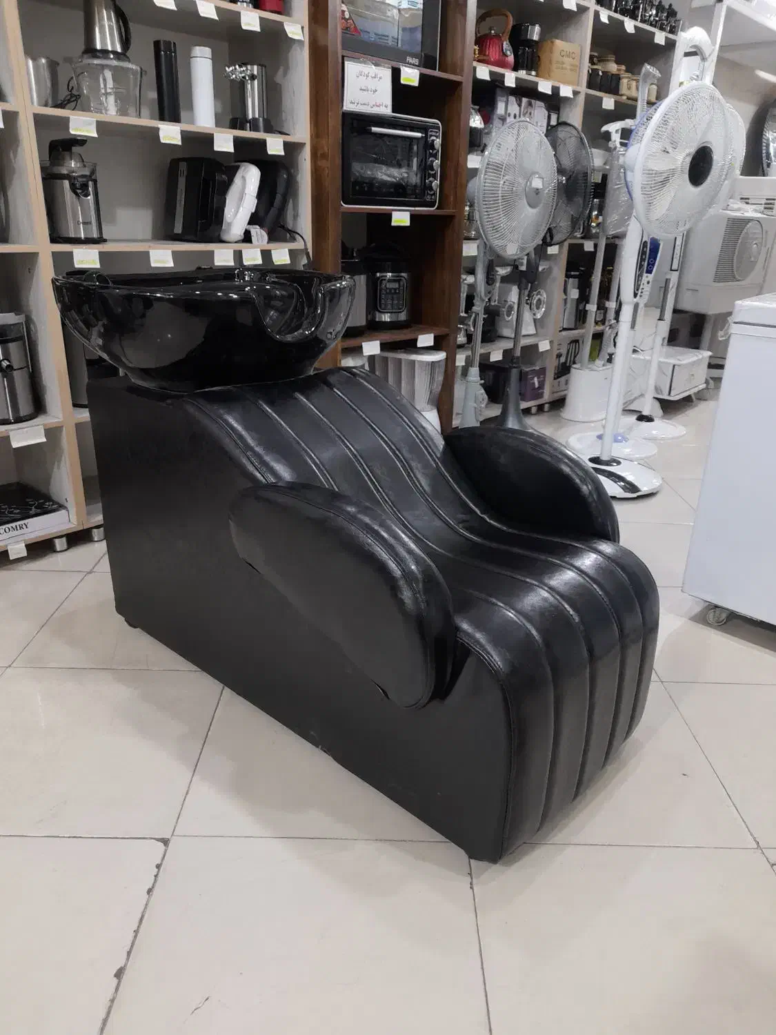 صندلی چرم سرشور آرایشگاه * با شیرآلات اثاث مارکت|آرایشگاه و سالنهای زیبایی|سیرجان, |دیوار