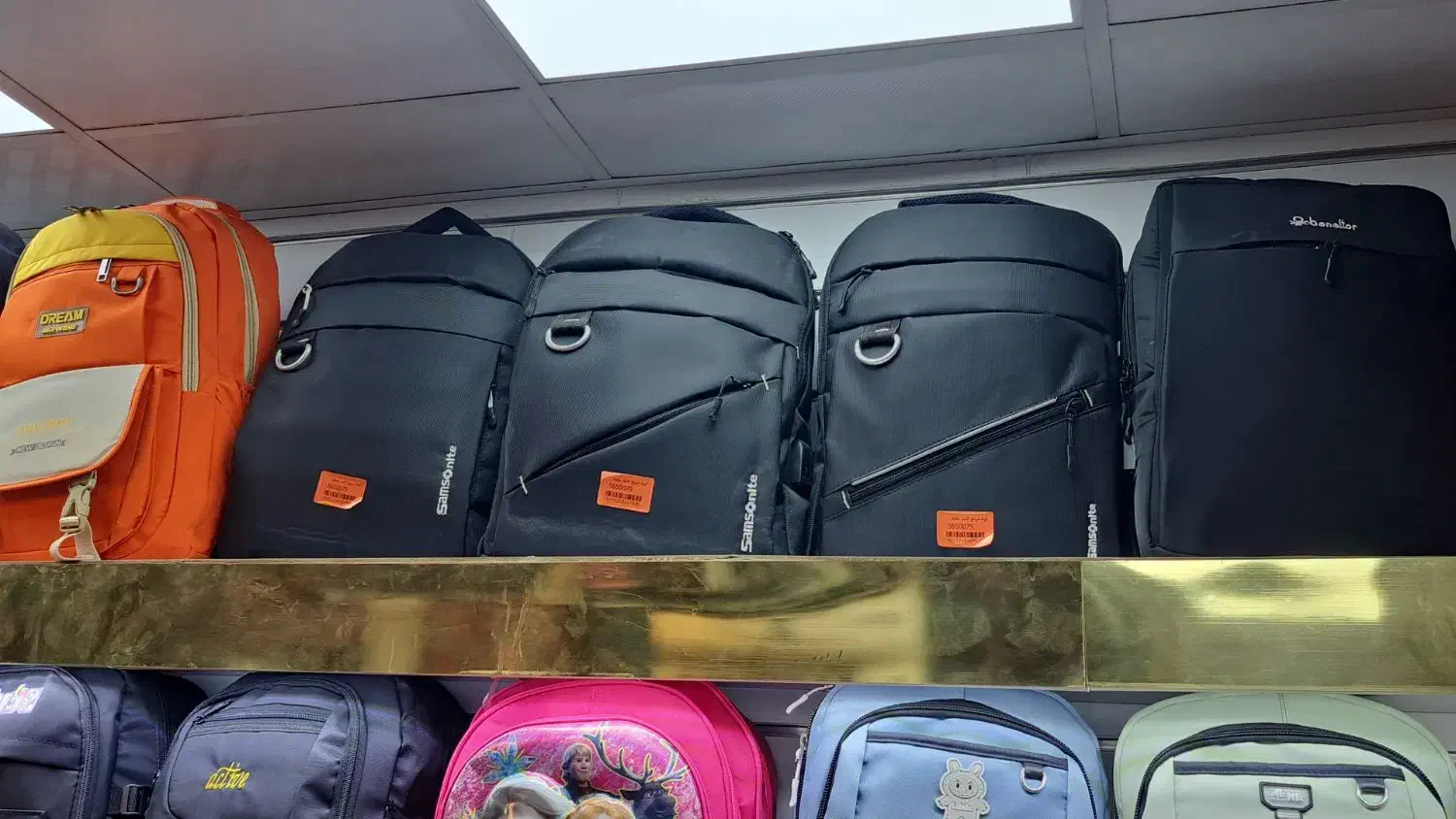 پخش عمده کیف مسافرتی و مدرسه ای|عمده‌فروشی|رشت, بازار|دیوار