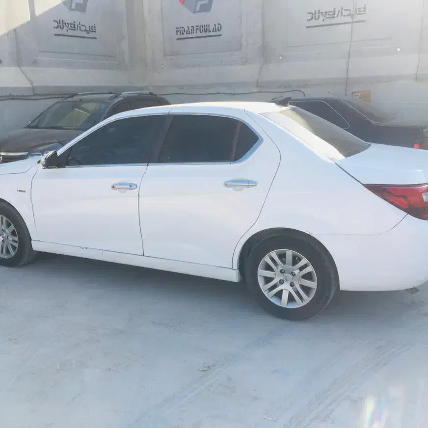 دنا پلاس ۹۷|خودرو سواری و وانت|قم, کوه سفید|دیوار