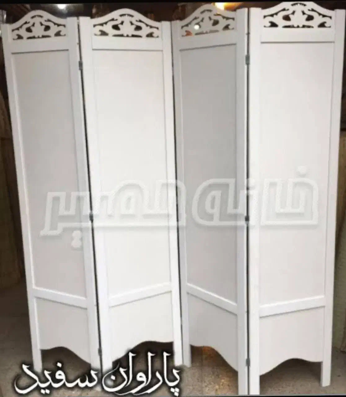 میز ناخن مینیمال سفید و پارتیشن در حد نو|آرایشگاه و سالنهای زیبایی|جیرفت, |دیوار