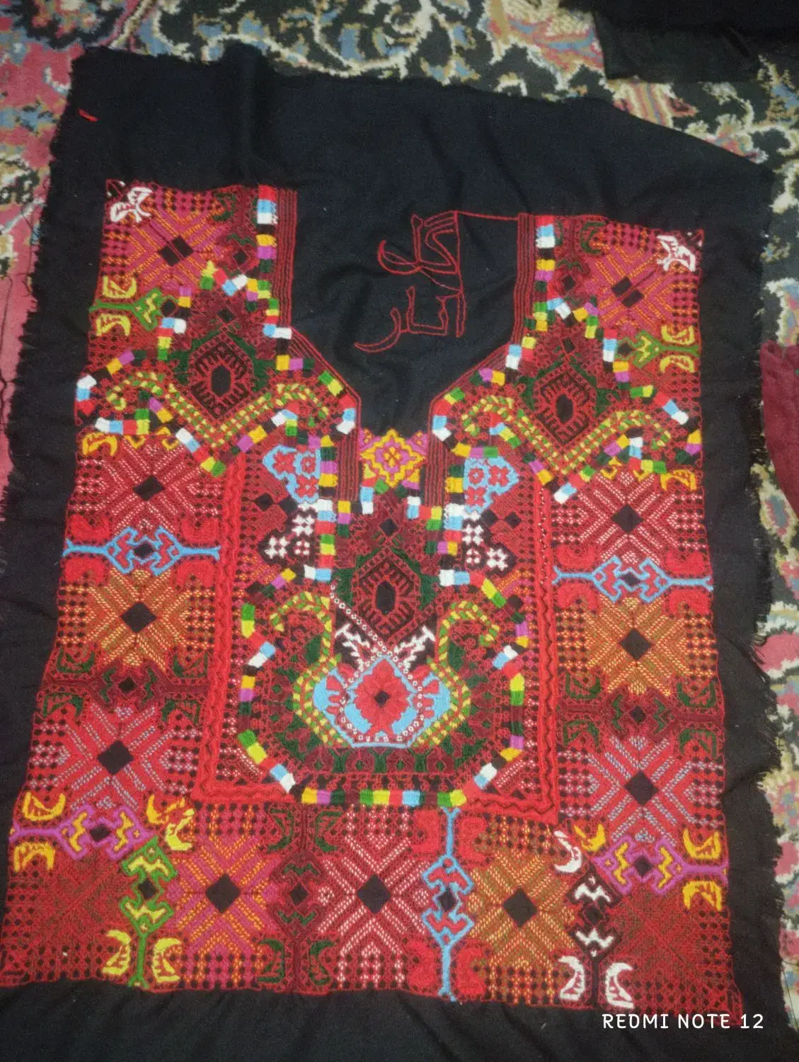 زیاستین گل انار|لباس|خاش, |دیوار