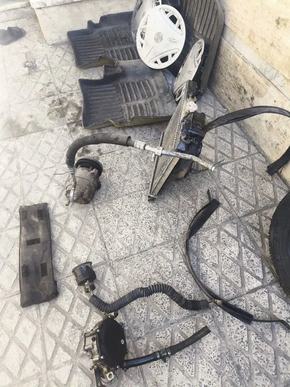 رادیاتور وفن رادیاتور پراید و کمپرسور کولرپراید|قطعات یدکی و لوازم جانبی|کرج, کوی کارمندان جنوبی|دیوار