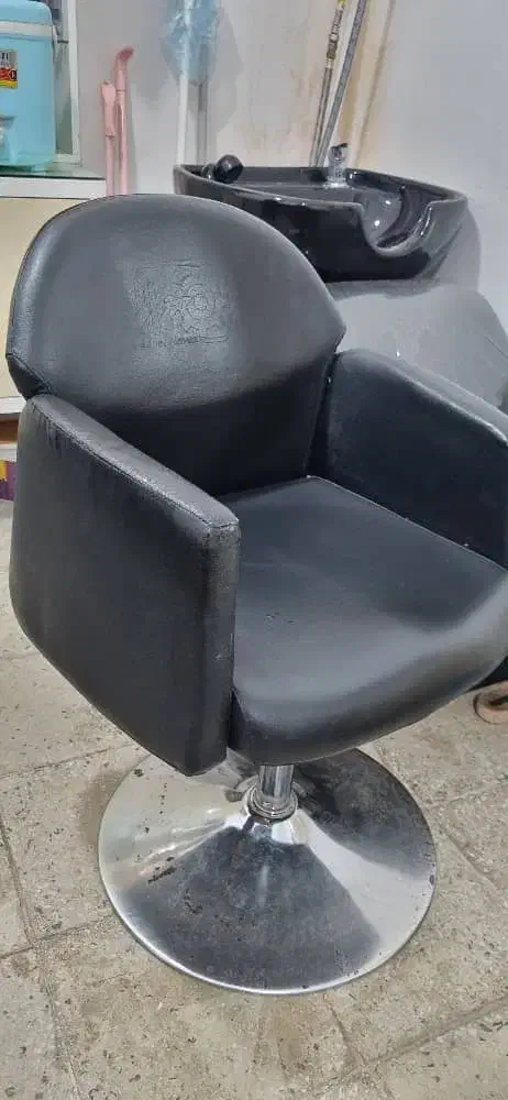 وسایل سالن در حد نو|آرایشگاه و سالن‌های زیبایی|انگوران, |دیوار