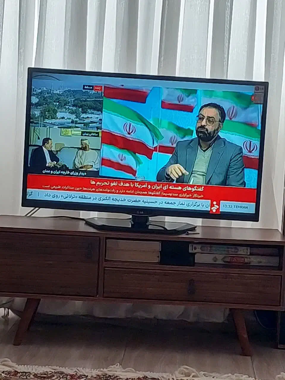 تلویزیون|تلویزیون و پروژکتور|مشهد, حجاب (شهرک غرب)|دیوار