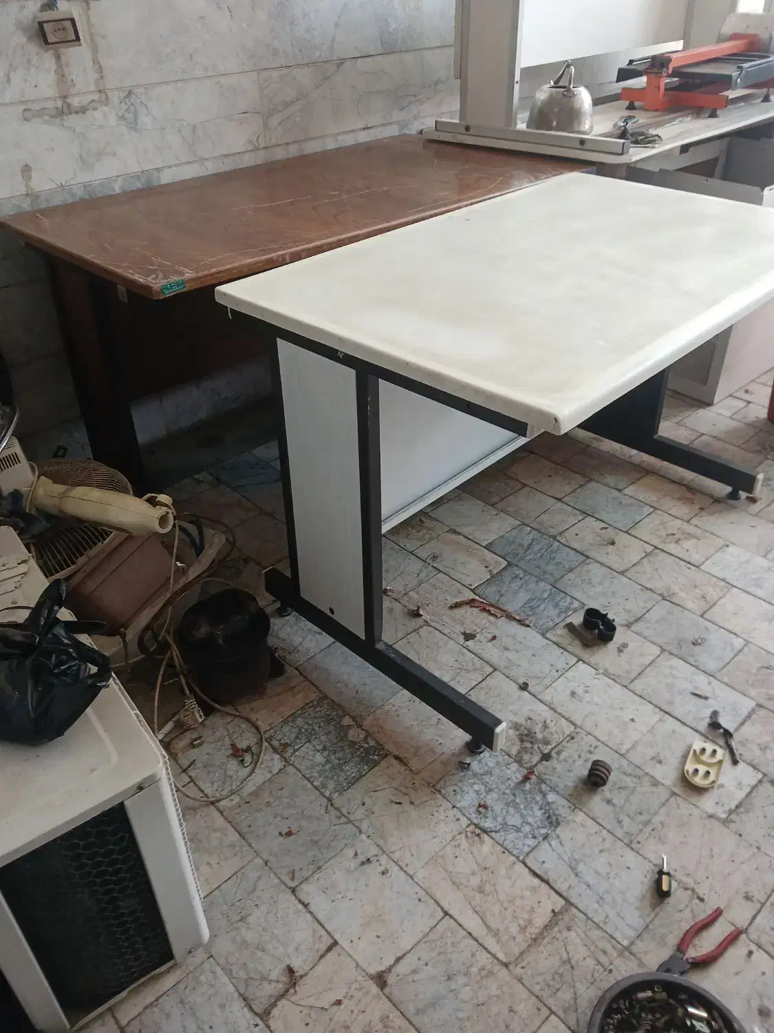 میز اداری تمیز تک وتعداد|میز تحریر و کامپیوتر|گرگان, |دیوار