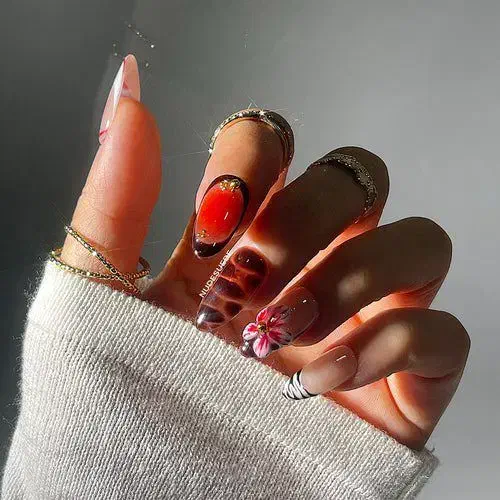 خدمات کاشت ناخن|خدمات آرایشگری و زیبایی|میانه, |دیوار