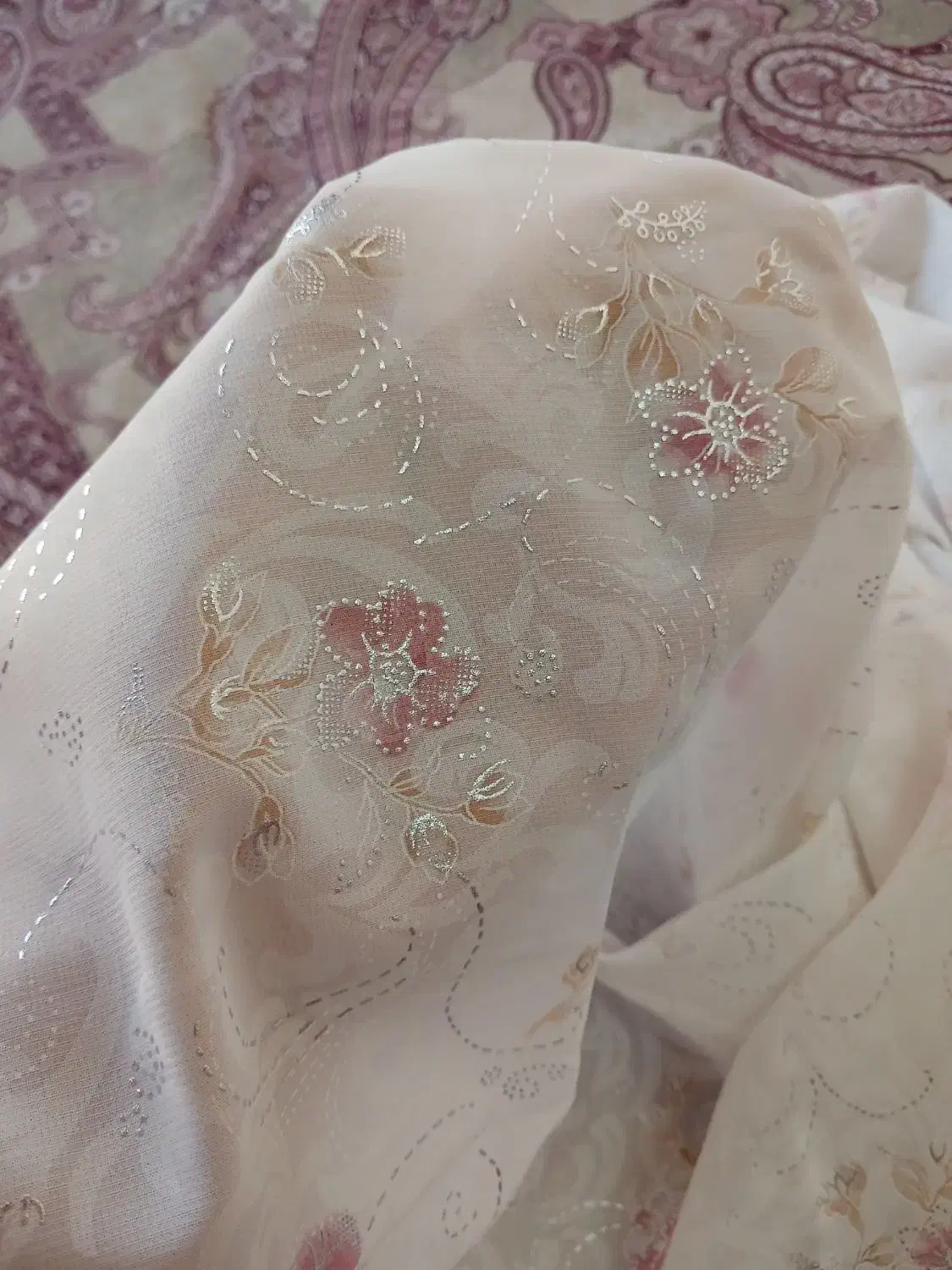 چادر رنگی|لباس|اصفهان, باغ زیار|دیوار