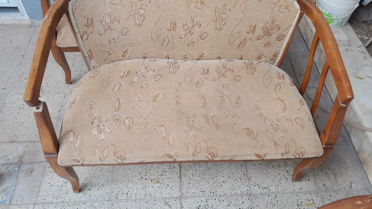 یک دست مبل راحتی|مبلمان خانگی و میز عسلی|قم, بکایی|دیوار