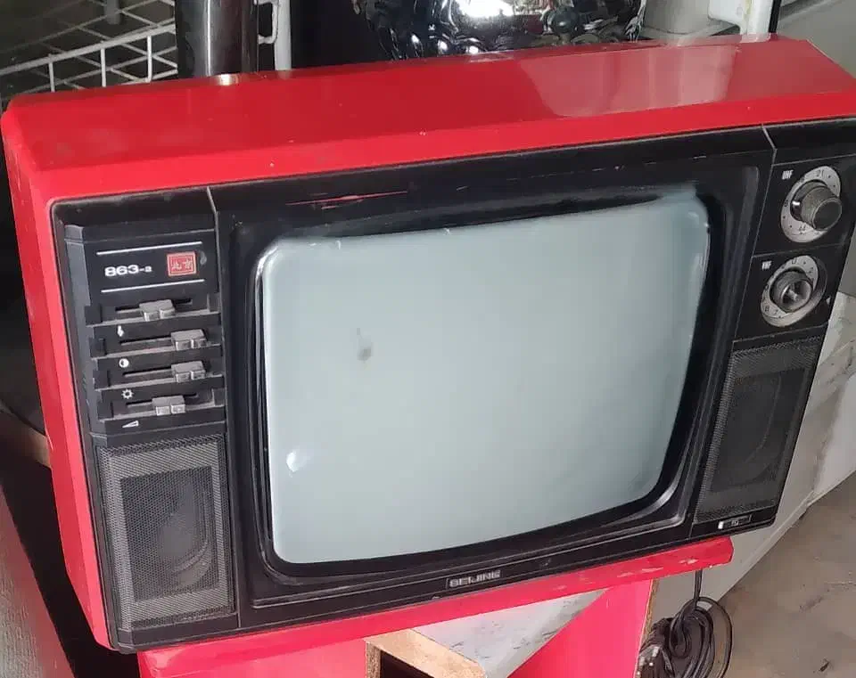 تلویزیون RTl و تلویزیون بیجینک|کلکسیون اشیاء عتیقه|قروه, |دیوار