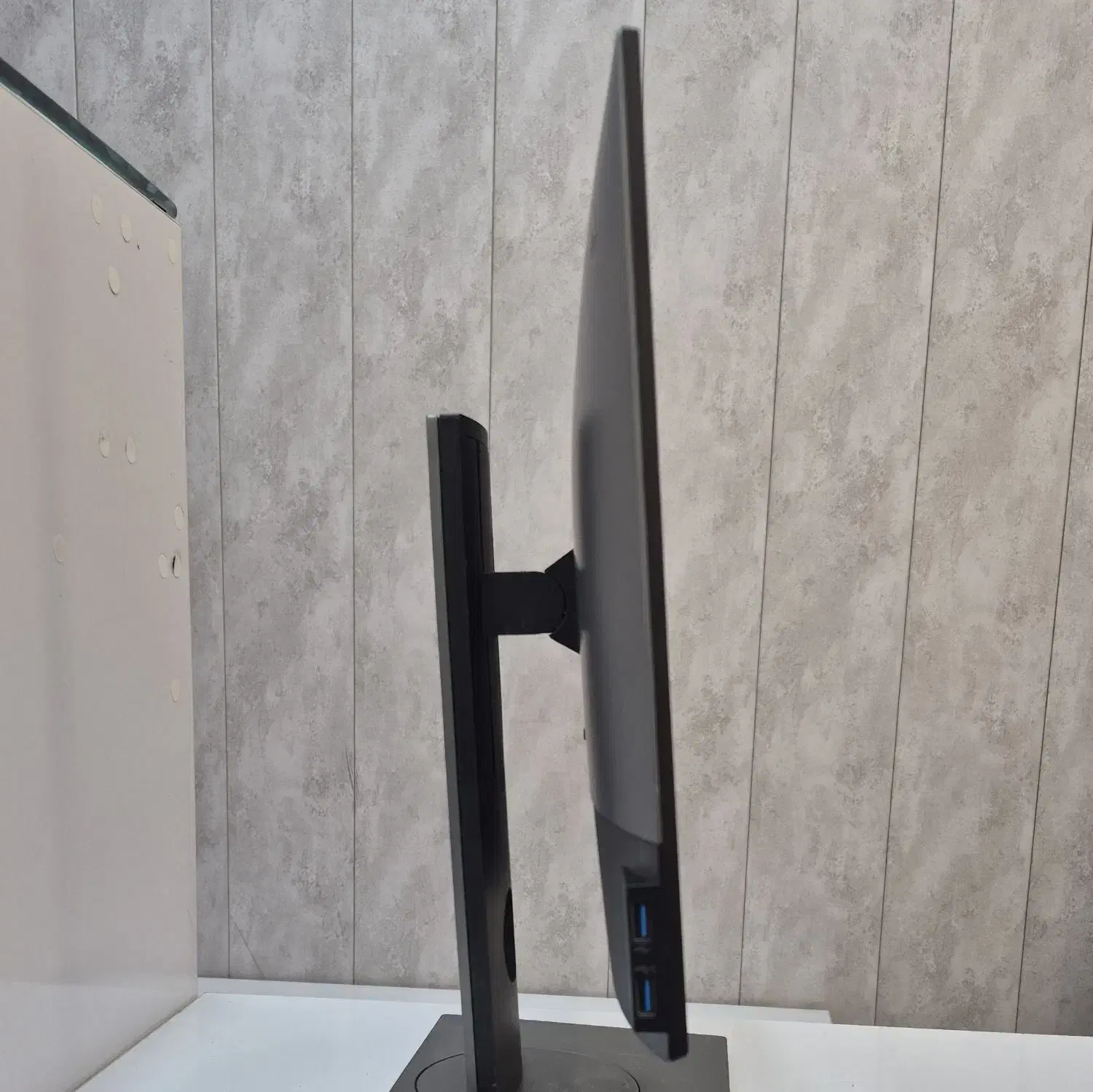 مانیتور ۲۴ اینچ dell فریم لس مخصوص ادیت و فوتوشاپ|قطعات و لوازم جانبی رایانه|خرمآباد, |دیوار