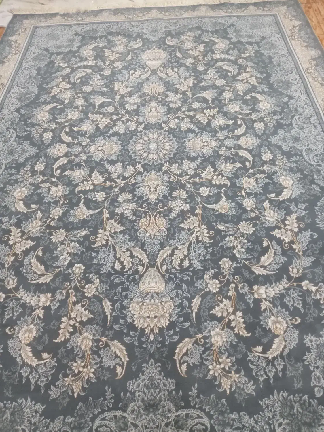 یک تخته فرش ۹متری ۷۰۰شانه نو|فرش|قم, قلعه کامکار|دیوار