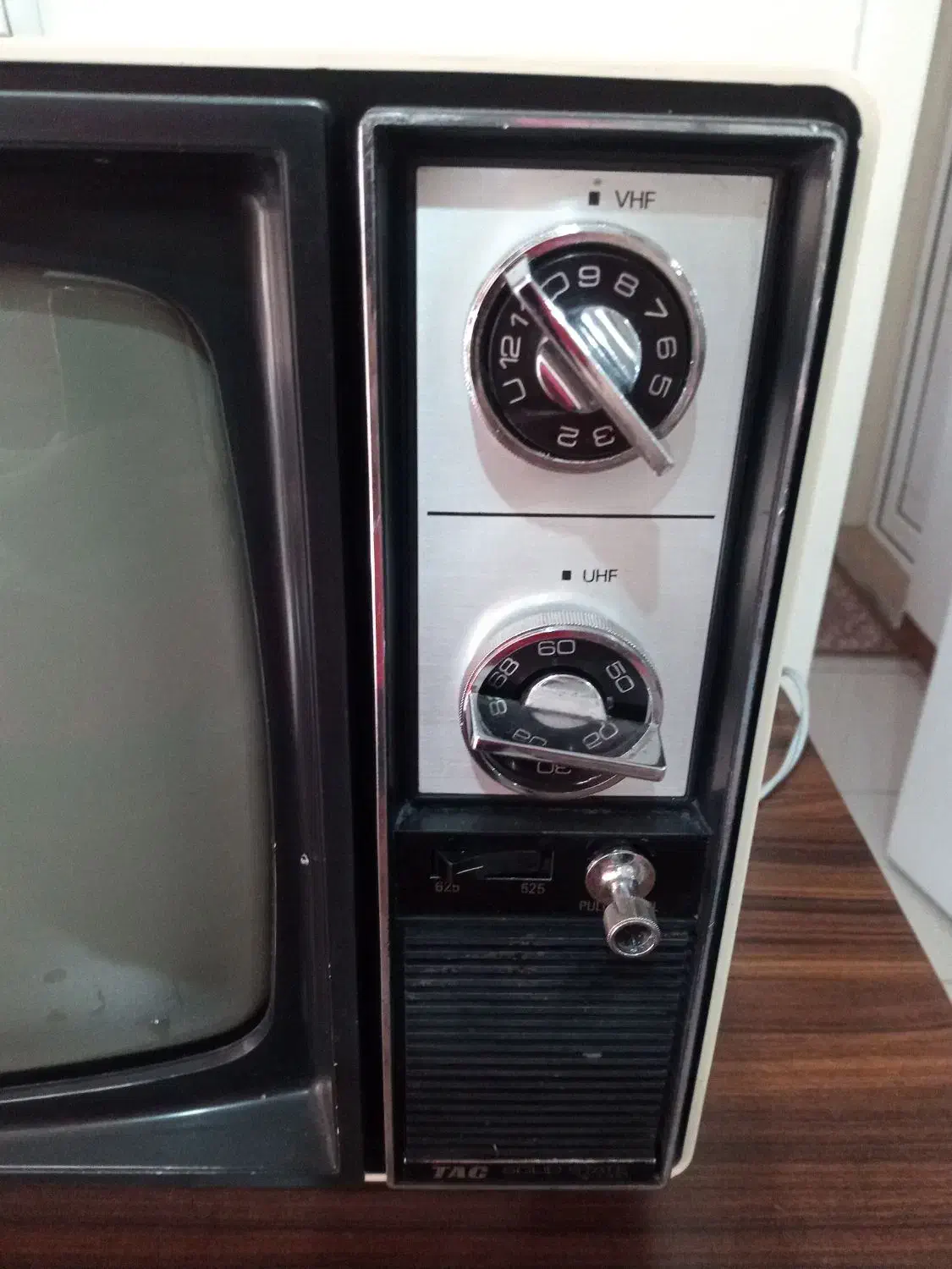 تلویزیون قدیمی|کلکسیون اشیاء عتیقه|تهران, سبلان (لشگر)|دیوار