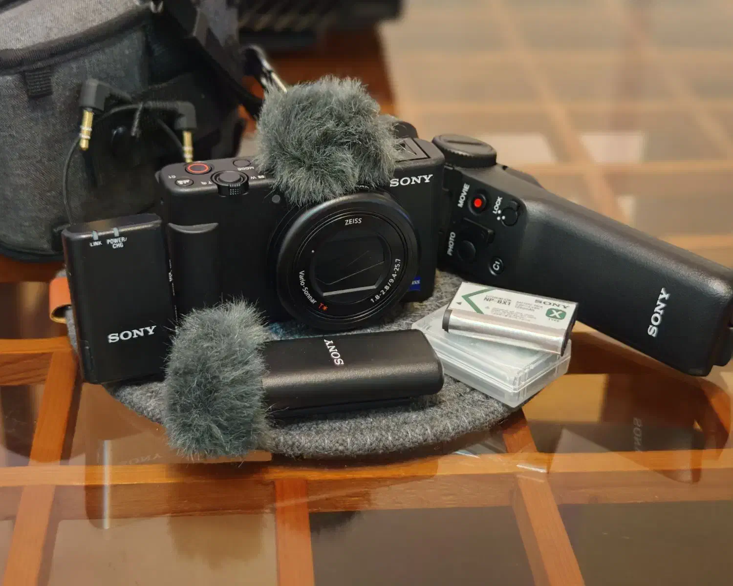 دوربین عکاسی و ولاگری Sony ZV-1 فول پک|دوربین عکاسی و فیلمبرداری|بندر انزلی, کارآموزی|دیوار