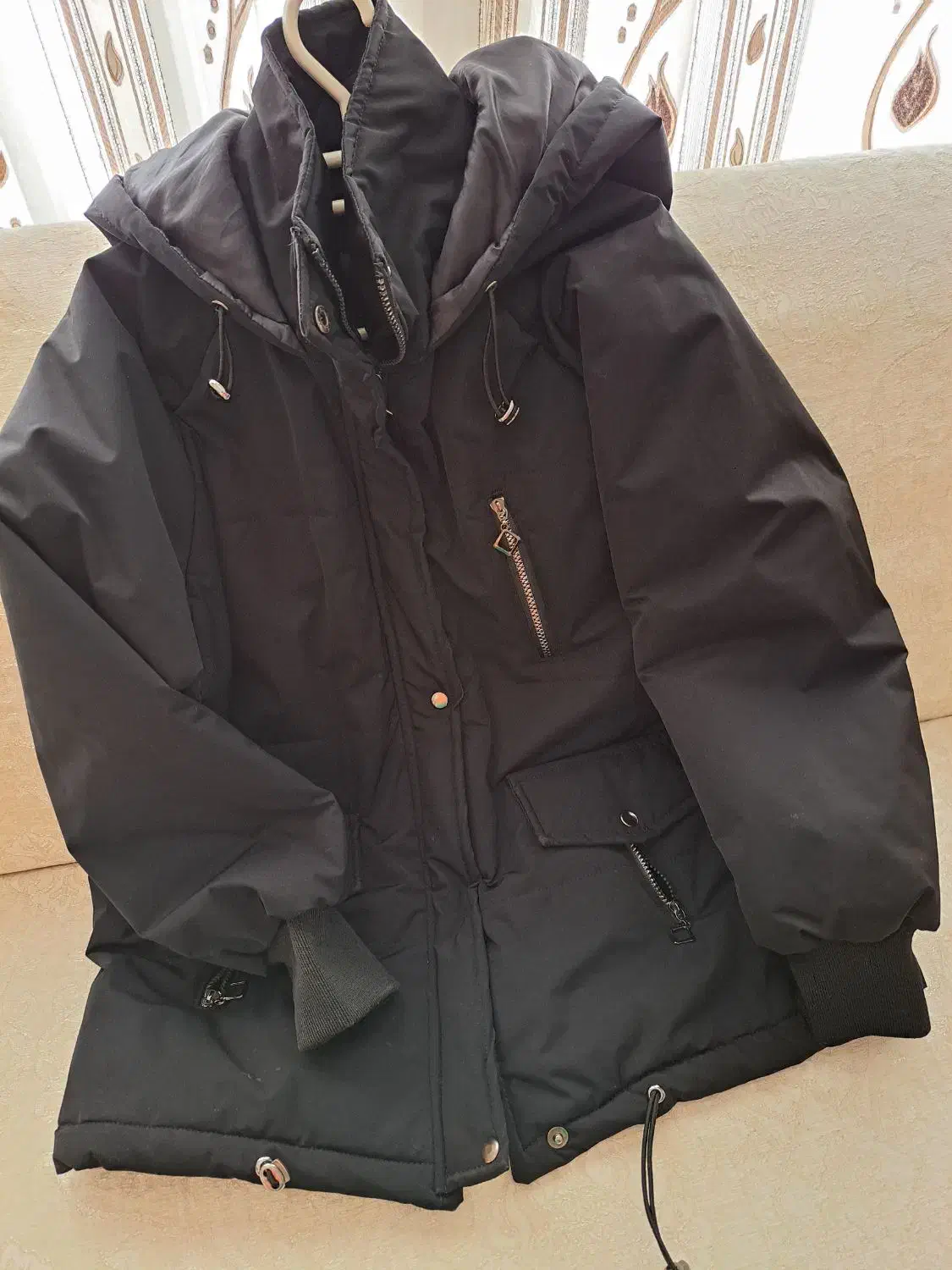 کاپشن|لباس|کرج, کوی زنبق|دیوار