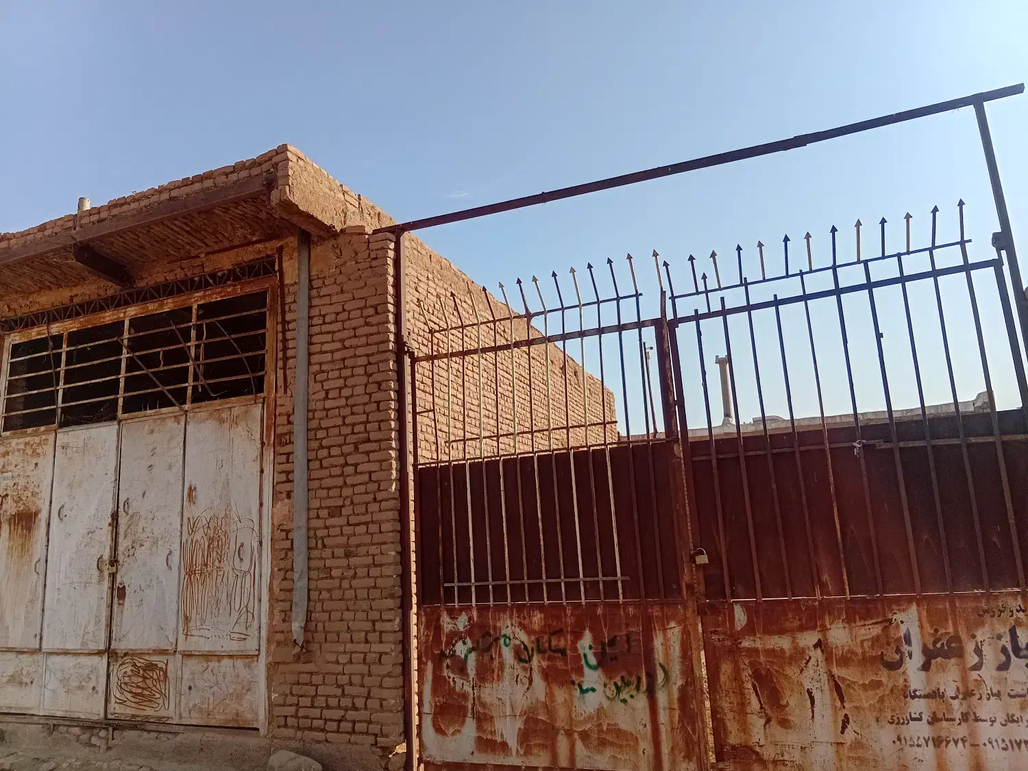 کارگاه تولیدی و صنعتی مساحت ۲۰۰ متر.۸۰۰ میلیون|فروش دفتر صنعتی، کشاورزی، تجاری|سبزوار, قصبه غربی|دیوار