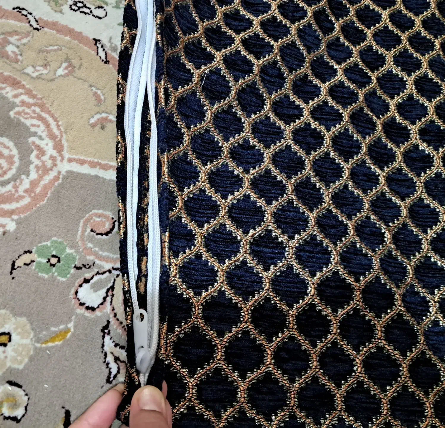 روبالشتی، روپشتی، تشک کناره|رختخواب، بالش، پتو|قم, باجک یک|دیوار