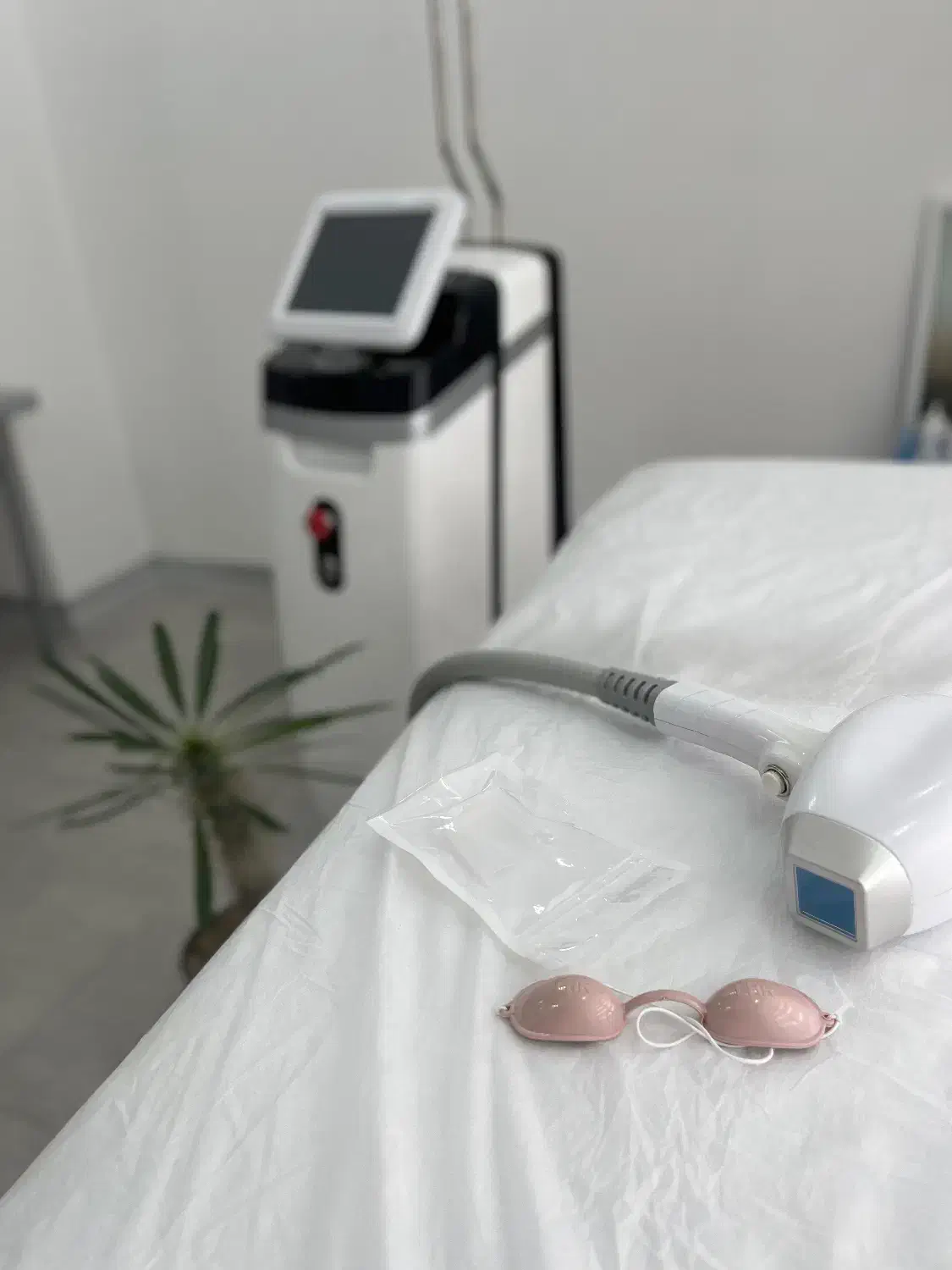 استخدام اپراتور لیزر بانوان (سابقه کار الزامیست)|استخدام درمانی، زیبایی، بهداشتی|چالوس, |دیوار