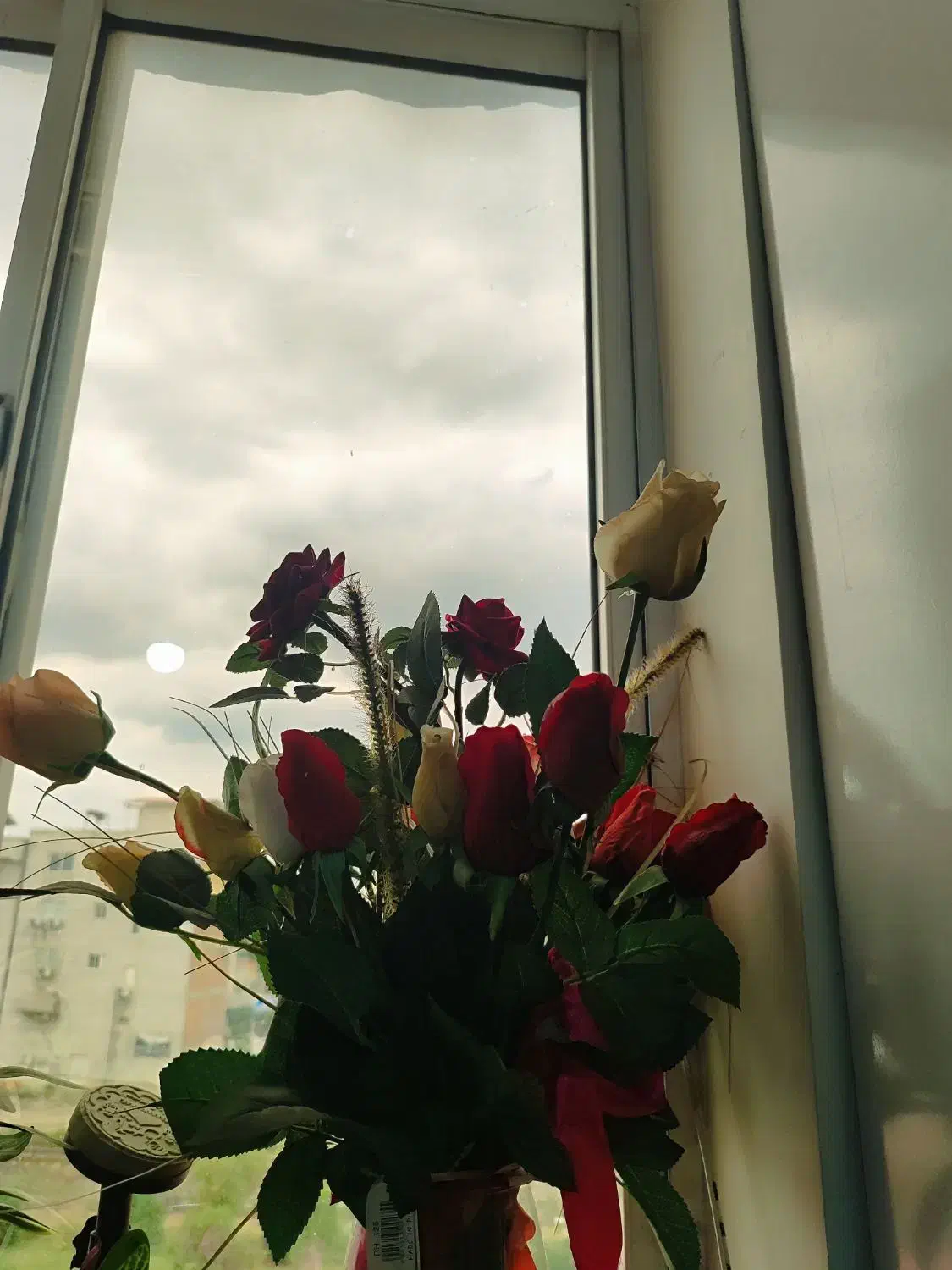 گل رز(۲۶عدد)|گل مصنوعی|قائم‌شهر, |دیوار